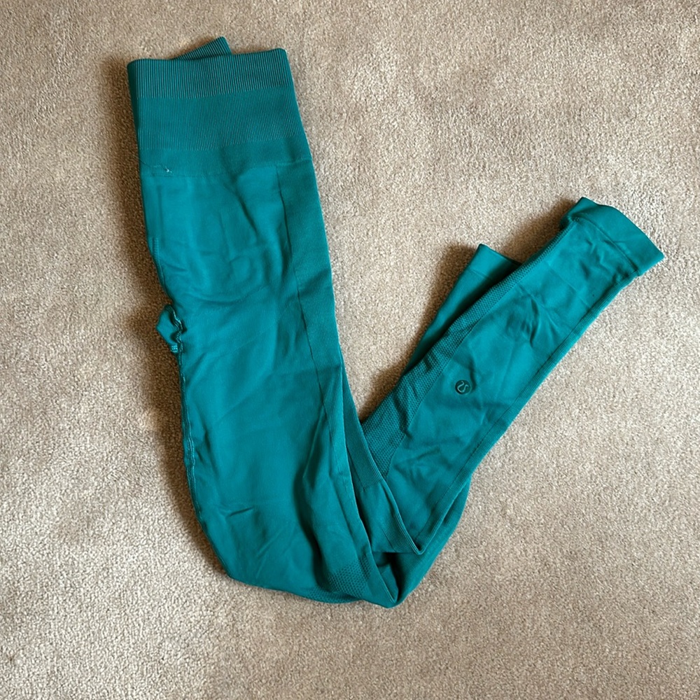 Lululemon green compression type leggings